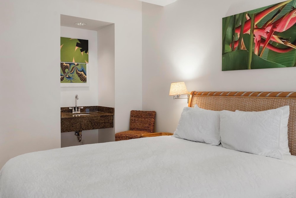 Village Suites Bay Harbor - photo 8