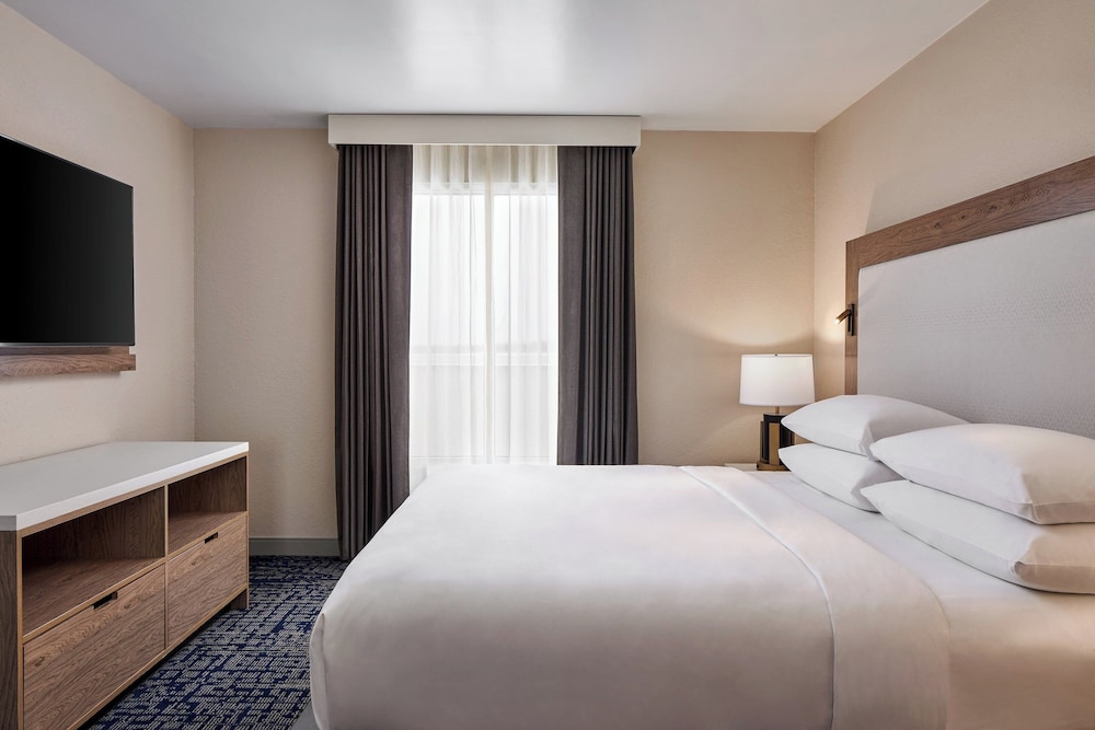 Sheraton Richmond Airport Hotel - photo 13