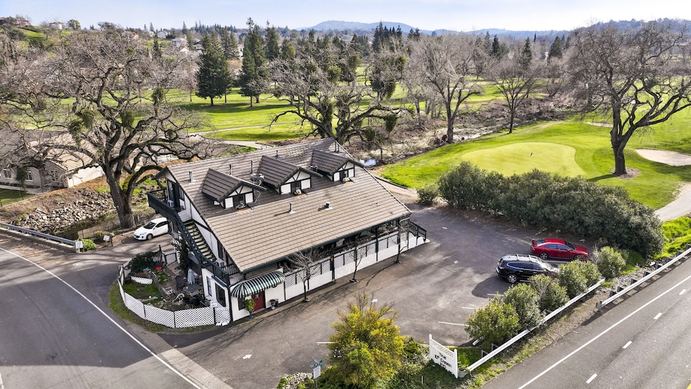 The 10th Green Inn - photo 23