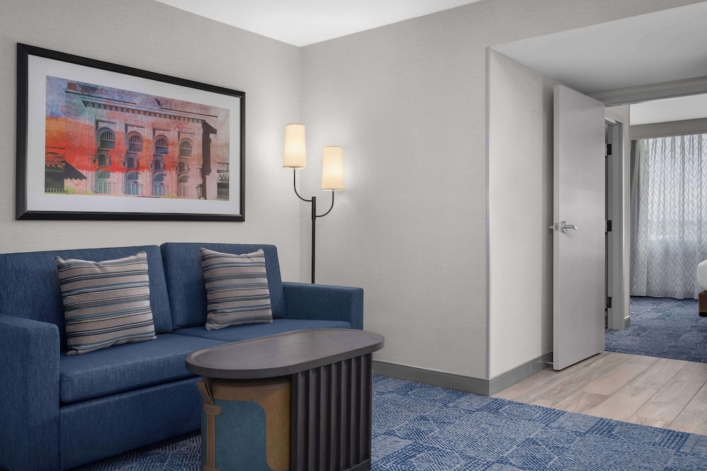 Embassy Suites by Hilton El Paso - photo 33