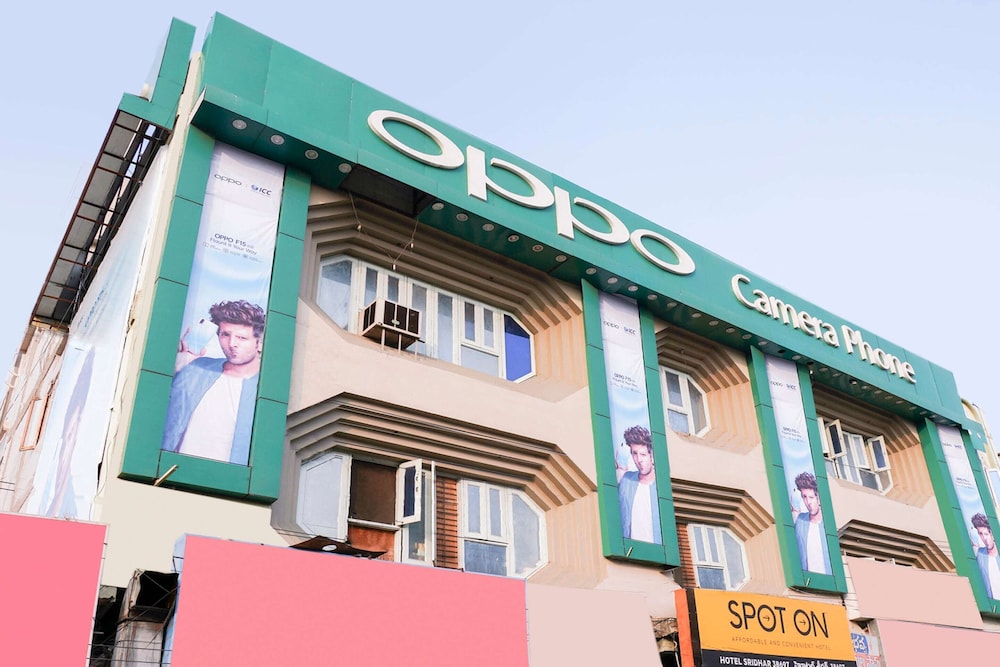 Spot On 38697 Hotel Sridhar in Khammam, India