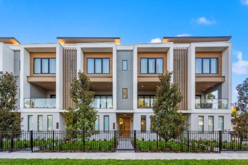 Warm Modern New Townhome in Tampa Heights in Tampa, United States