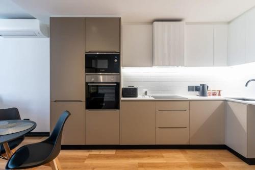 Marvol 101 Spacious 1 Bedroom Near Beach & Cafes Secure Parking WIFI Generator
