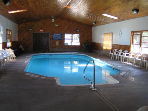 Villager Motel & Glen Manor Estate - photo 10