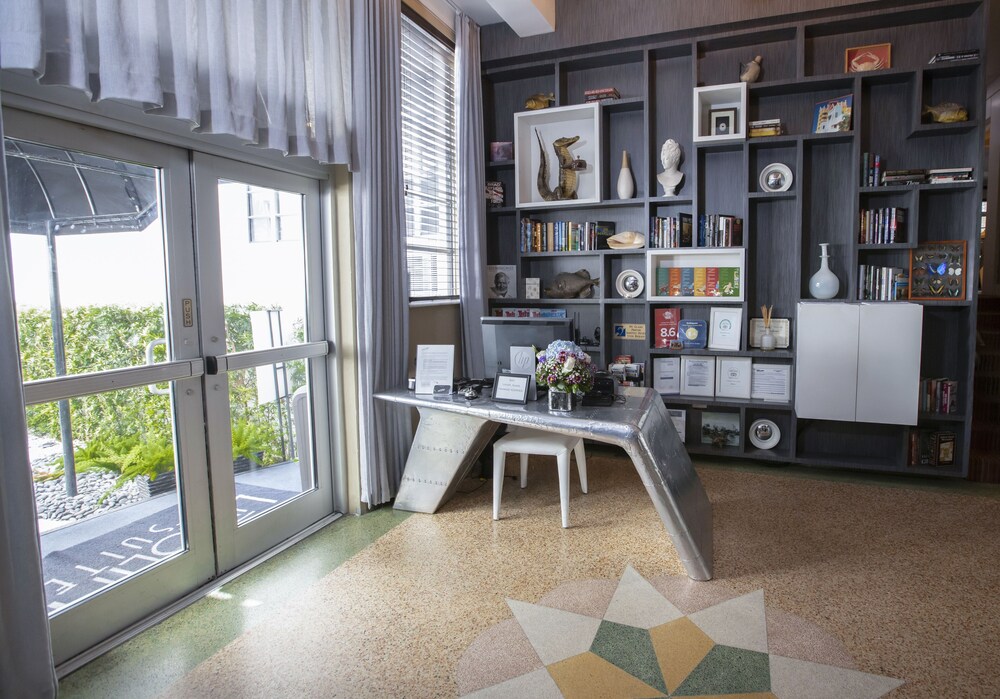 Lincoln Arms Suites - photo 2