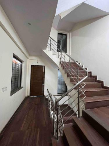 The Raveesh 2BHK Fully Furnished Apartment J85 — 4-Star Luxury Hotel in New Delhi, India