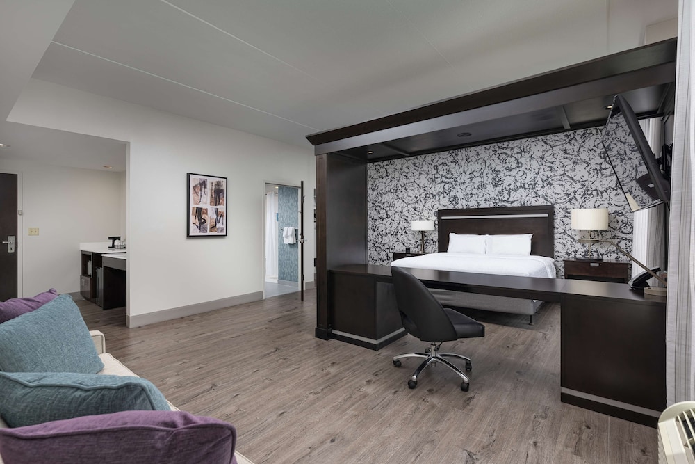 Hampton Inn & Suites Chattanooga Downtown - photo 13