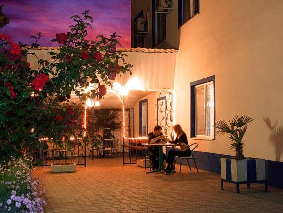 Zarya - carbon neutral hotel in Anapa