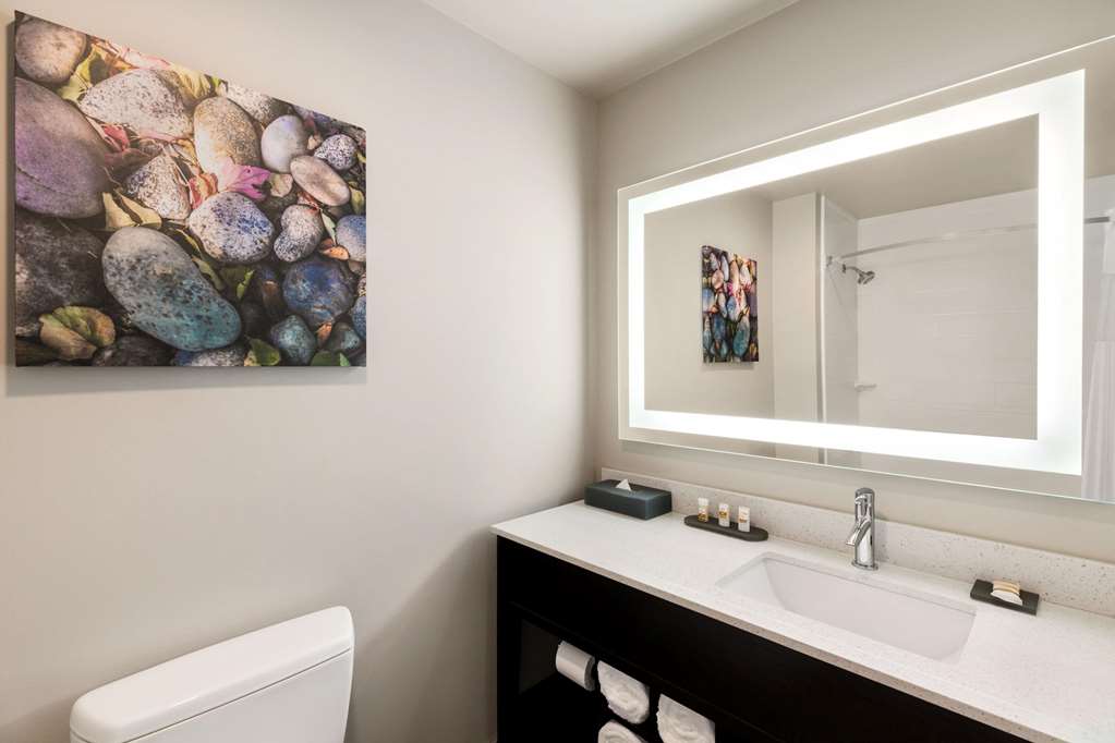 La Quinta Inn & Suites by Wyndham Burlington - photo 15