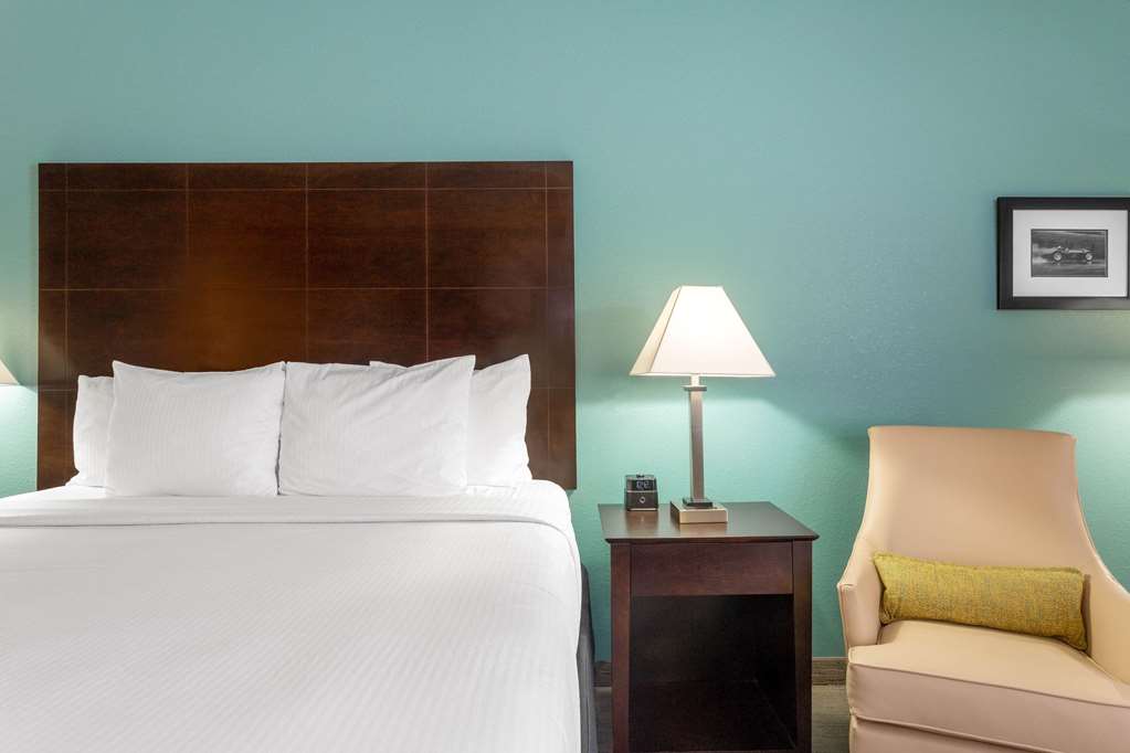 La Quinta Inn & Suites by Wyndham Sebring - photo 22