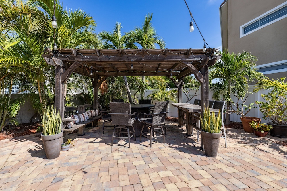 106 Mediterranean Way — 4-Star Luxury Hotel in Indian Harbour Beach, United States