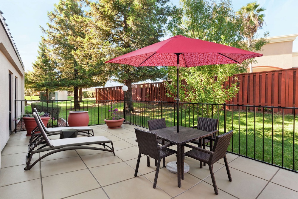 Hampton Inn Tracy - photo 26