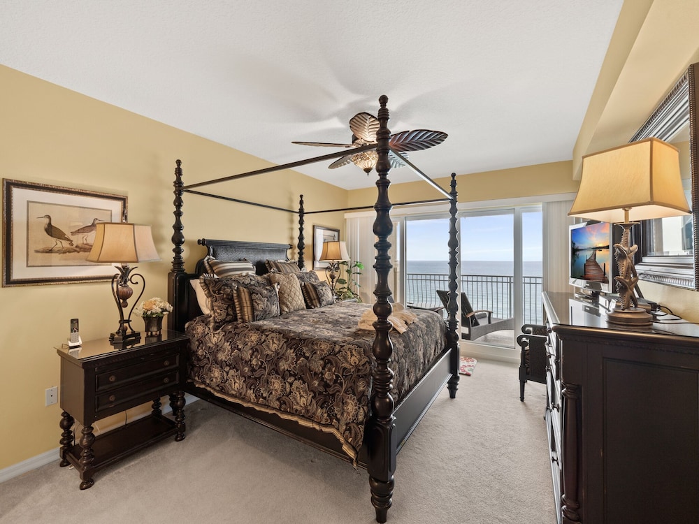 La Vistana 703 by Distinctive Beach Rentals — 4-Star Luxury Hotel in Redington Shores, United States