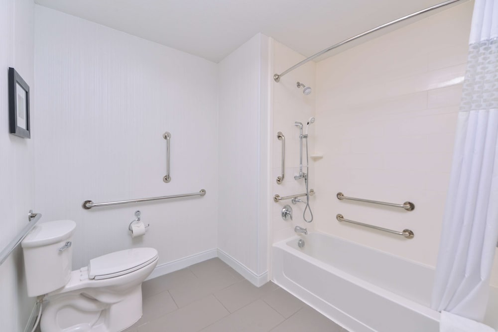 Hampton Inn & Suites Altoona Des Moines - photo 40