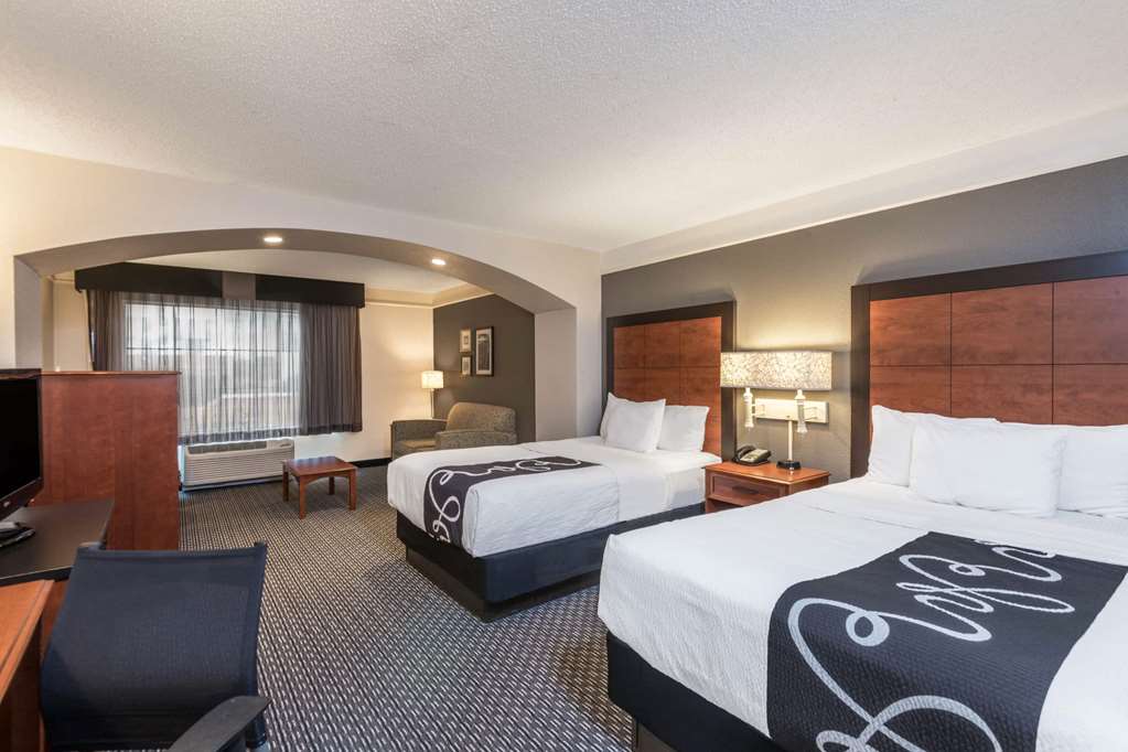 La Quinta Inn & Suites by Wyndham San Antonio Riverwalk - photo 36