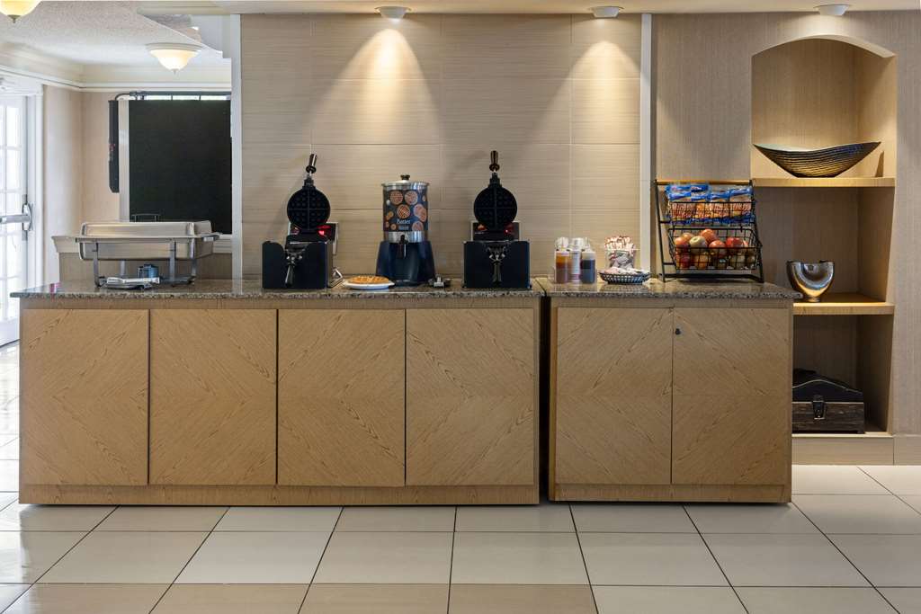 La Quinta Inn by Wyndham Pittsburgh Airport - photo 44