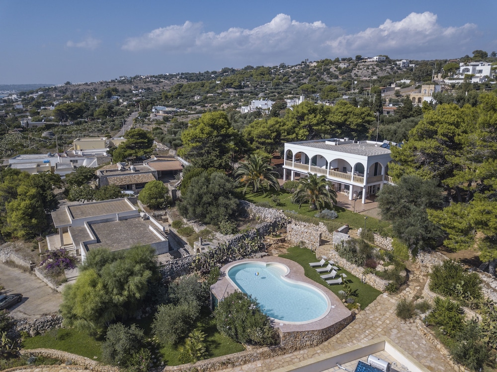 Villa Opunzie Torre Vado — 4-Star Luxury Hotel in Patu, Italy