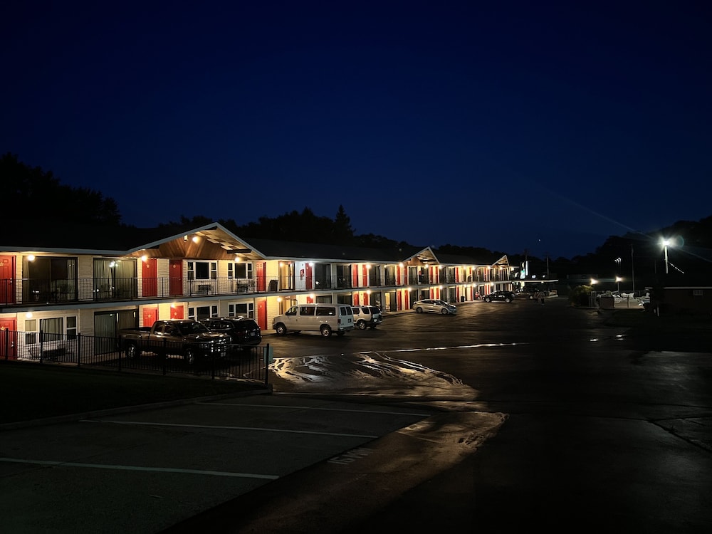 All Star Inn & Suites - photo 430