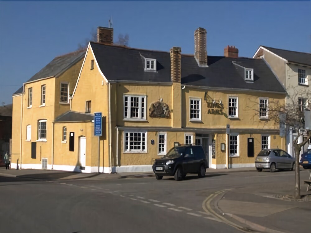 Kings Arms Hotel - carbon neutral hotel in Abergavenny