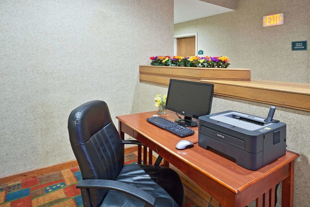 Overland Park Hotel - photo 19