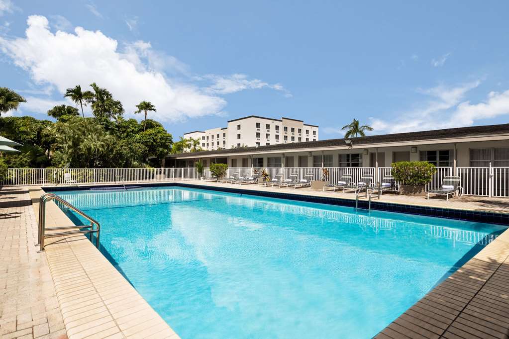 Days Inn by Wyndham Miami Airport North - photo 9