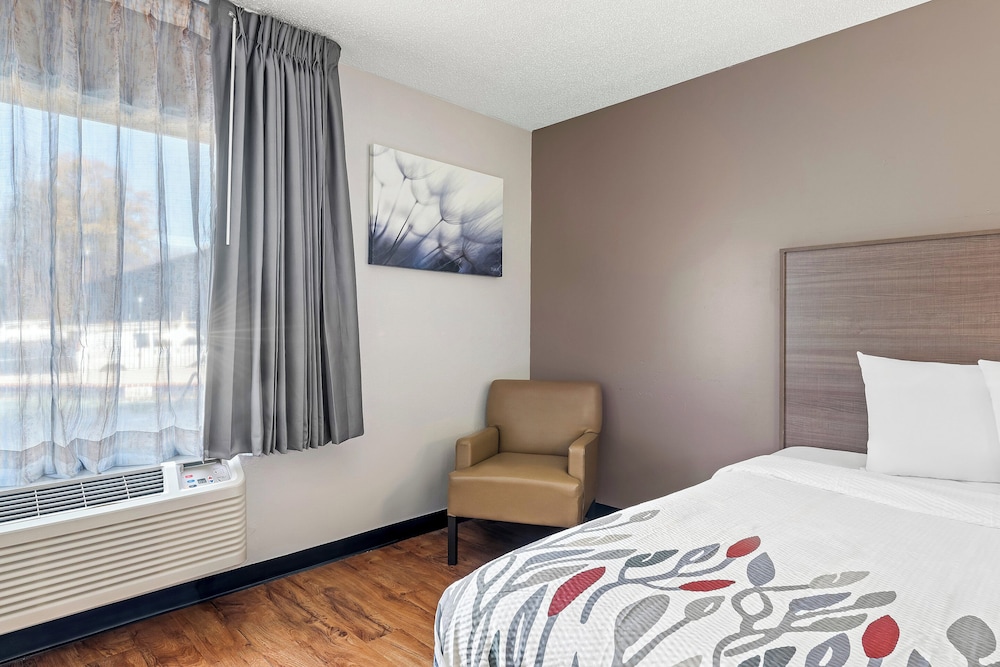 Red Roof Inn Charlotte University - photo 10