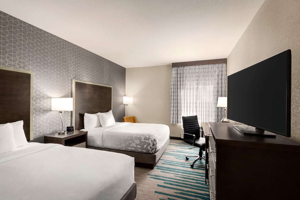 La Quinta Inn & Suites by Wyndham Clovis CA - photo 9
