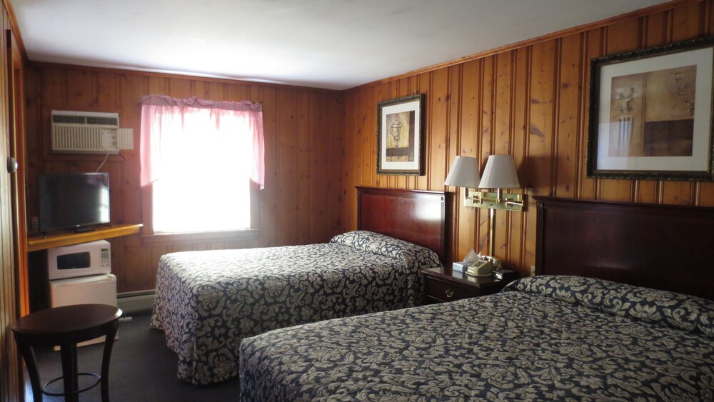 The Villager Motel - photo 14