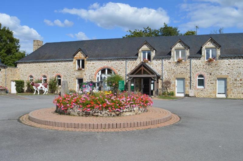 Logis Hotel Restaurant Relais Du Gue De Selle — Evron
