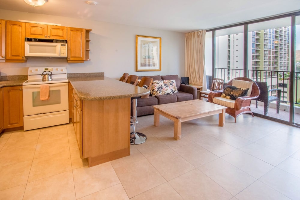 Waikiki Banyan Ocean View Tower 1 Suite 1212 Honolulu - photo 5