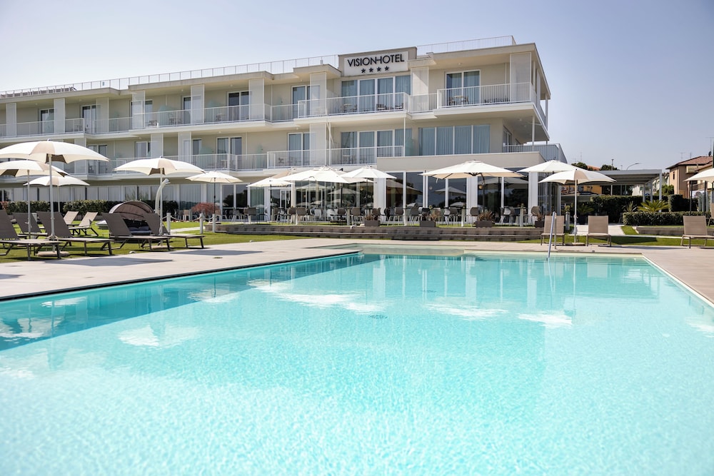 Vision Hotel — 4-Star Luxury Hotel in Peschiera Del Garda, Italy
