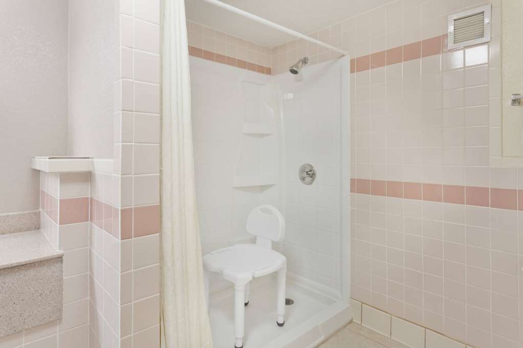 Super 8 by Wyndham Knoxville West Farragut - photo 13