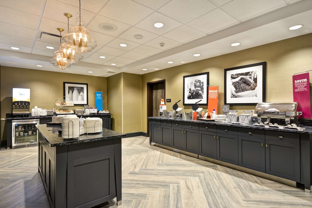 Hampton Inn & Suites Detroit Warren - photo 30