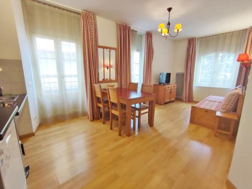 Zenitude T3 Centre Luchon Wifi Casier a Skis Ascenseur 6 Personnes in Bagneres-De-Luchon, France