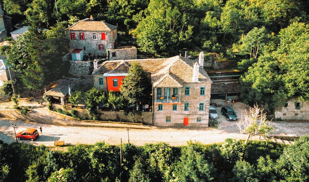 Shamrock Elati Retreats in Asprangeloi, Greece