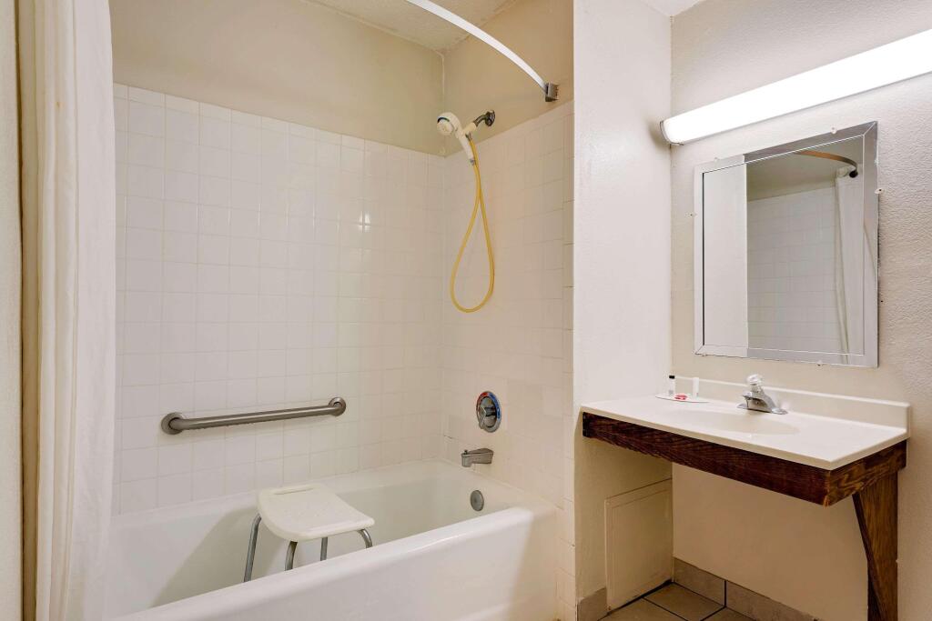 Super 8 by Wyndham Martinsburg - photo 9