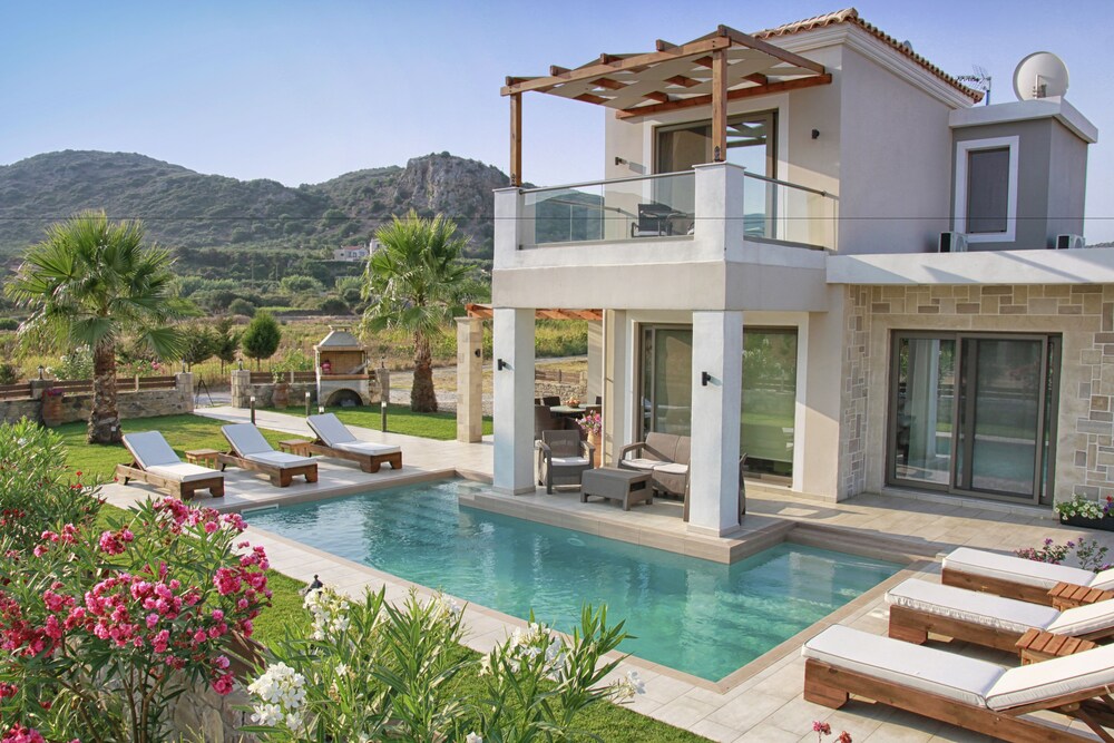 Alexandros Villa — 4-Star Luxury Hotel in Kissamos, Greece