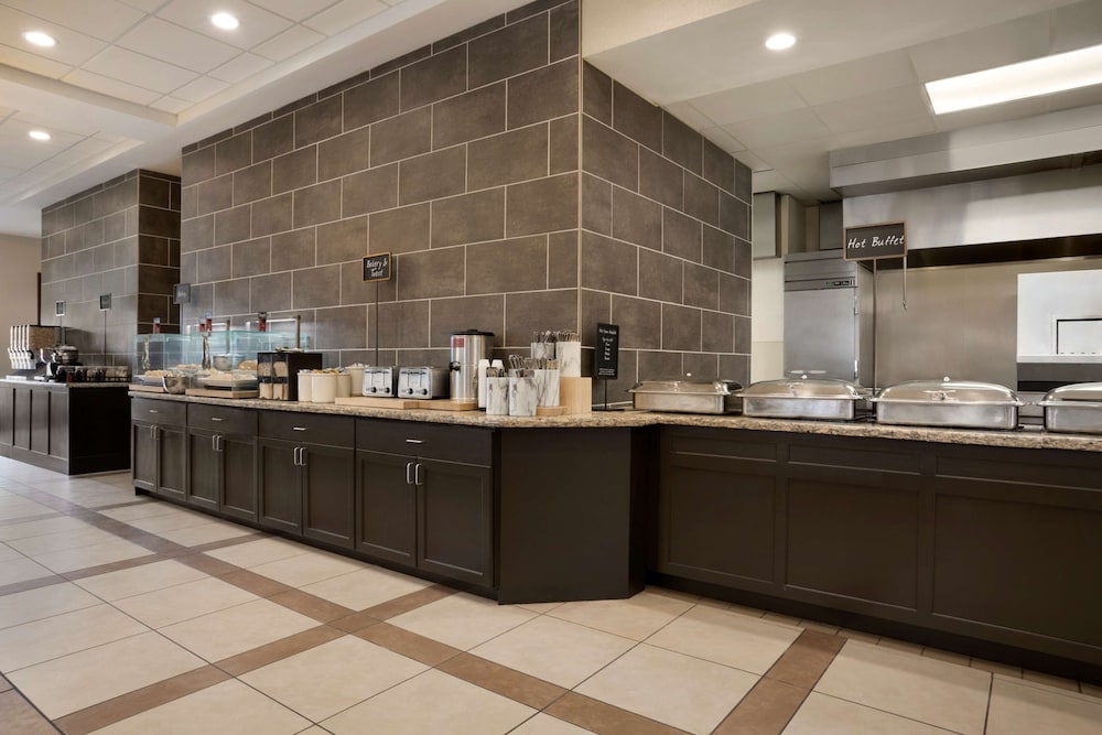 Embassy Suites by Hilton Jackson North Ridgeland - photo 31