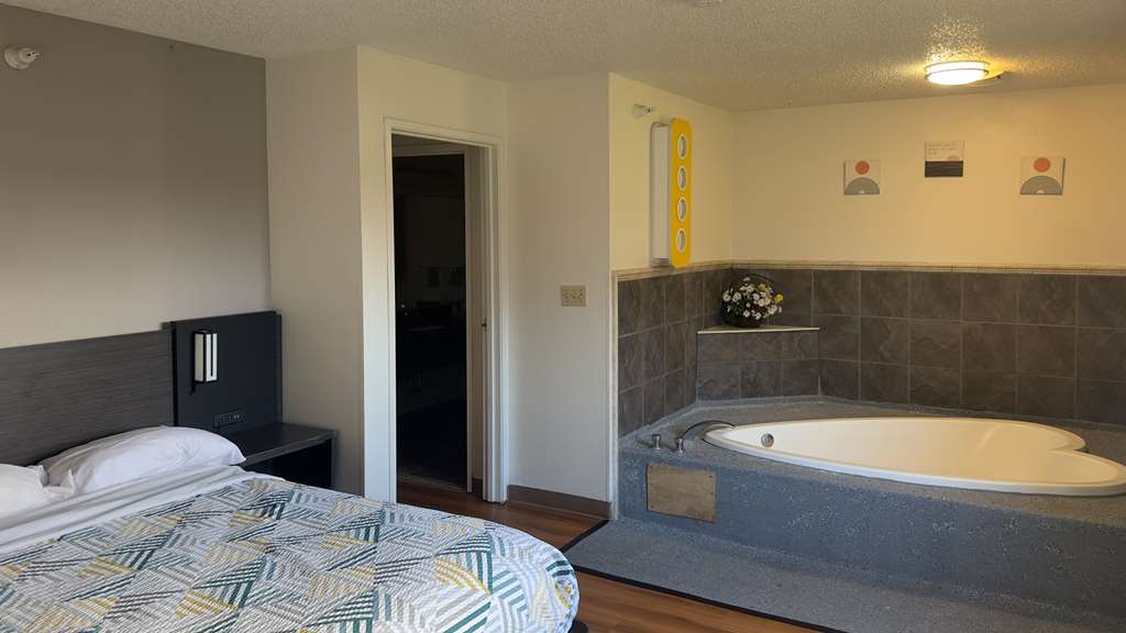 Motel 6 Waterloo IA - photo 18