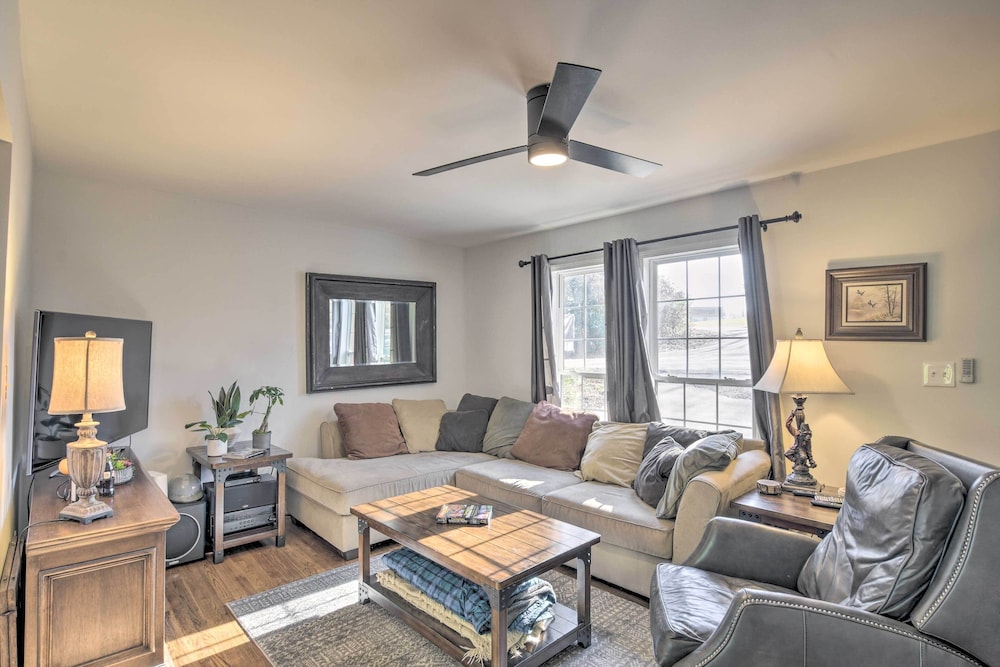 Pet friendly Greenville Dwelling 2 Mi From Dtwn in Greenville, United States