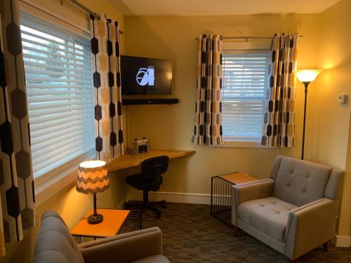 Cottage11 of Avalon 2 Bedroom 1 Bath Laundry Sleeps 6 — 4-Star Luxury Hotel in Lansing, United States