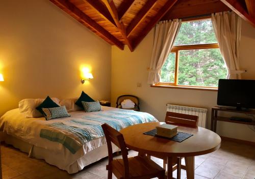 Monoambiente amplio con piscina — 4-Star Luxury Hotel in San Martin De Los Andes, Argentina