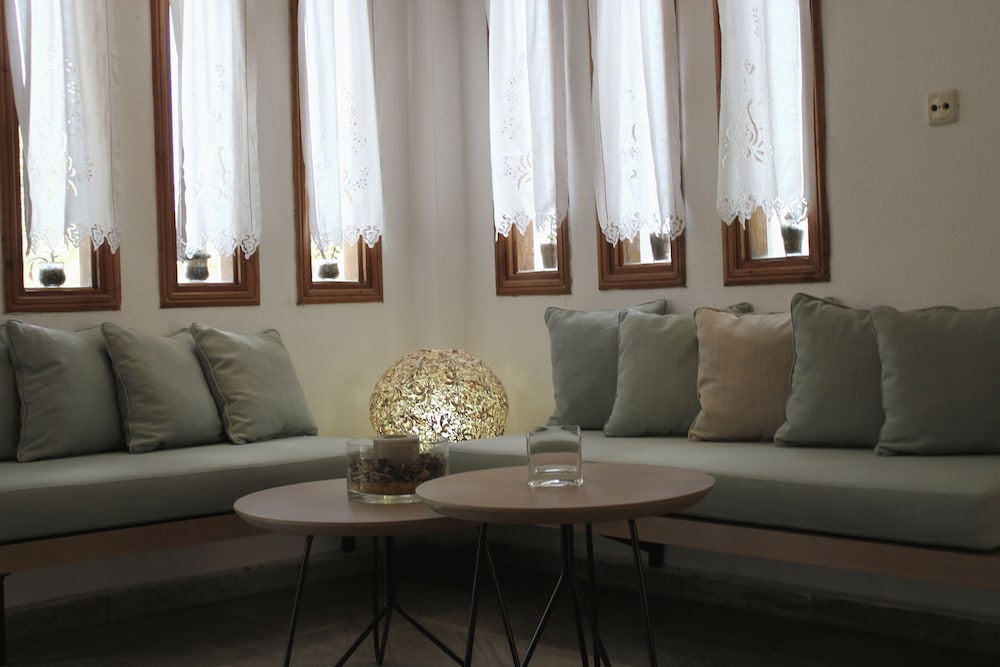 Zeus Hotel — Pyrgetos — photo 4