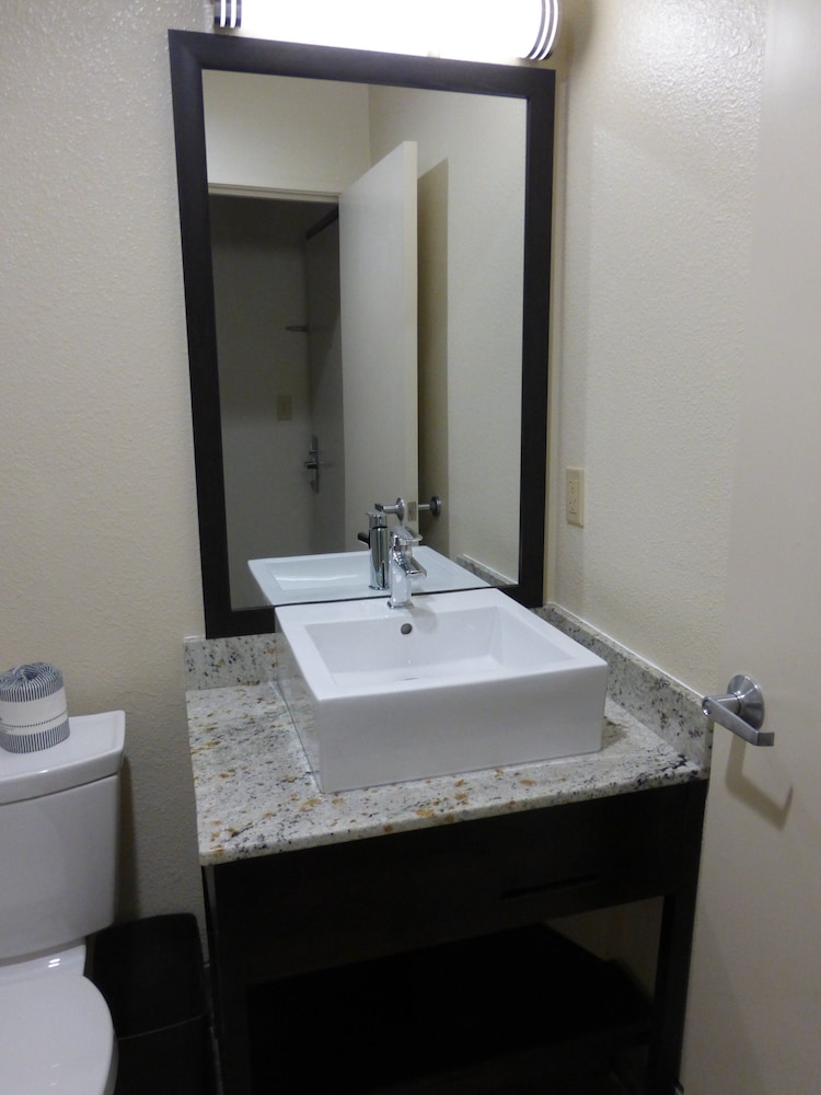 Red Roof Inn Hayward - photo 11