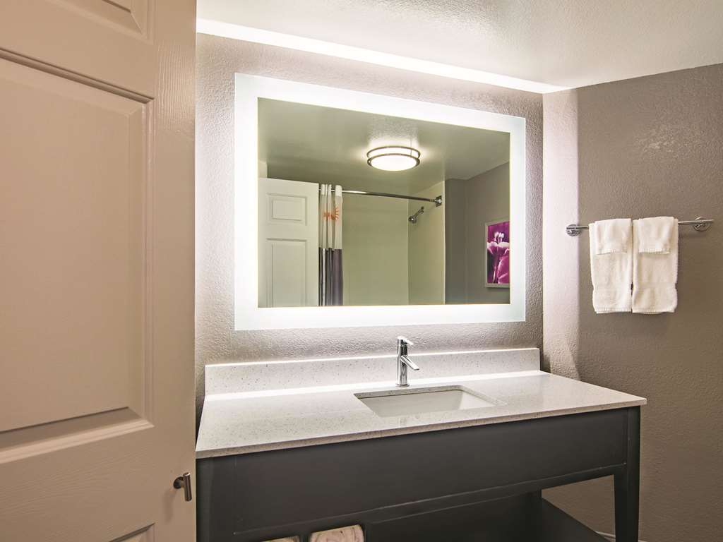 La Quinta Inn & Suites by Wyndham Oklahoma City Norman - photo 18