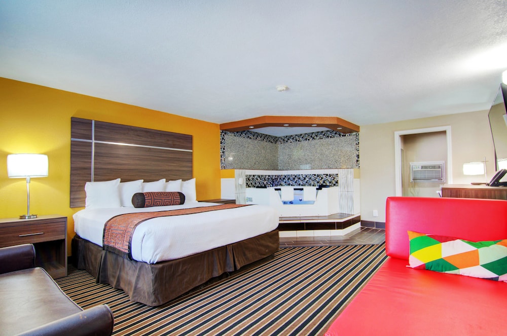 Westbridge Inn and Suites - photo 23