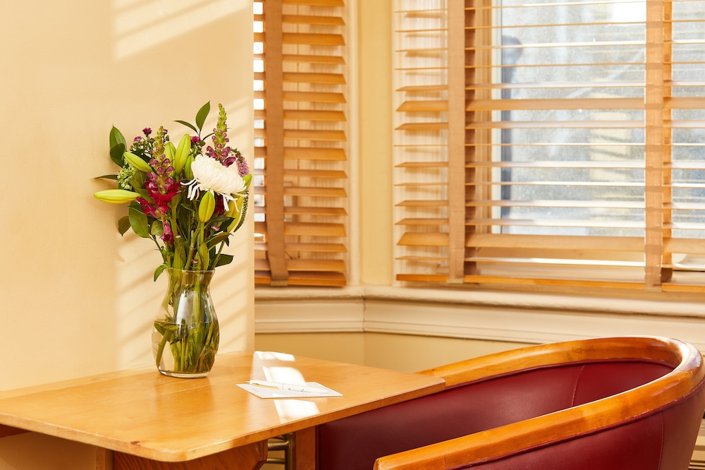 Alexander Inn - photo 8