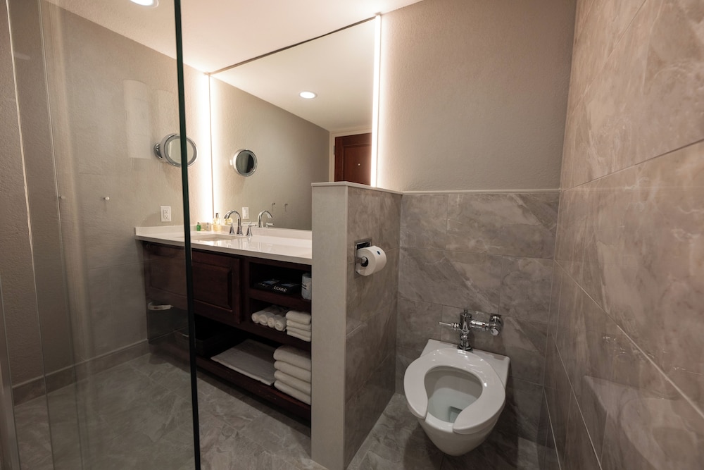 Hillsdale College Dow Hotel and Conference Center - photo 22