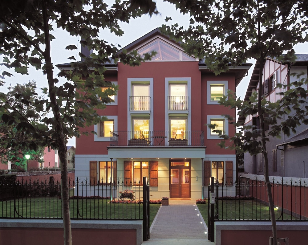 Apartaments Boutique la Torreta del Llac — 4-Star Luxury Hotel in Puigcerda, Spain