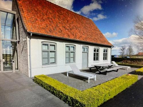 SCHRAVENHOEk met indoorzwembad en sauna — hotel in Veurne